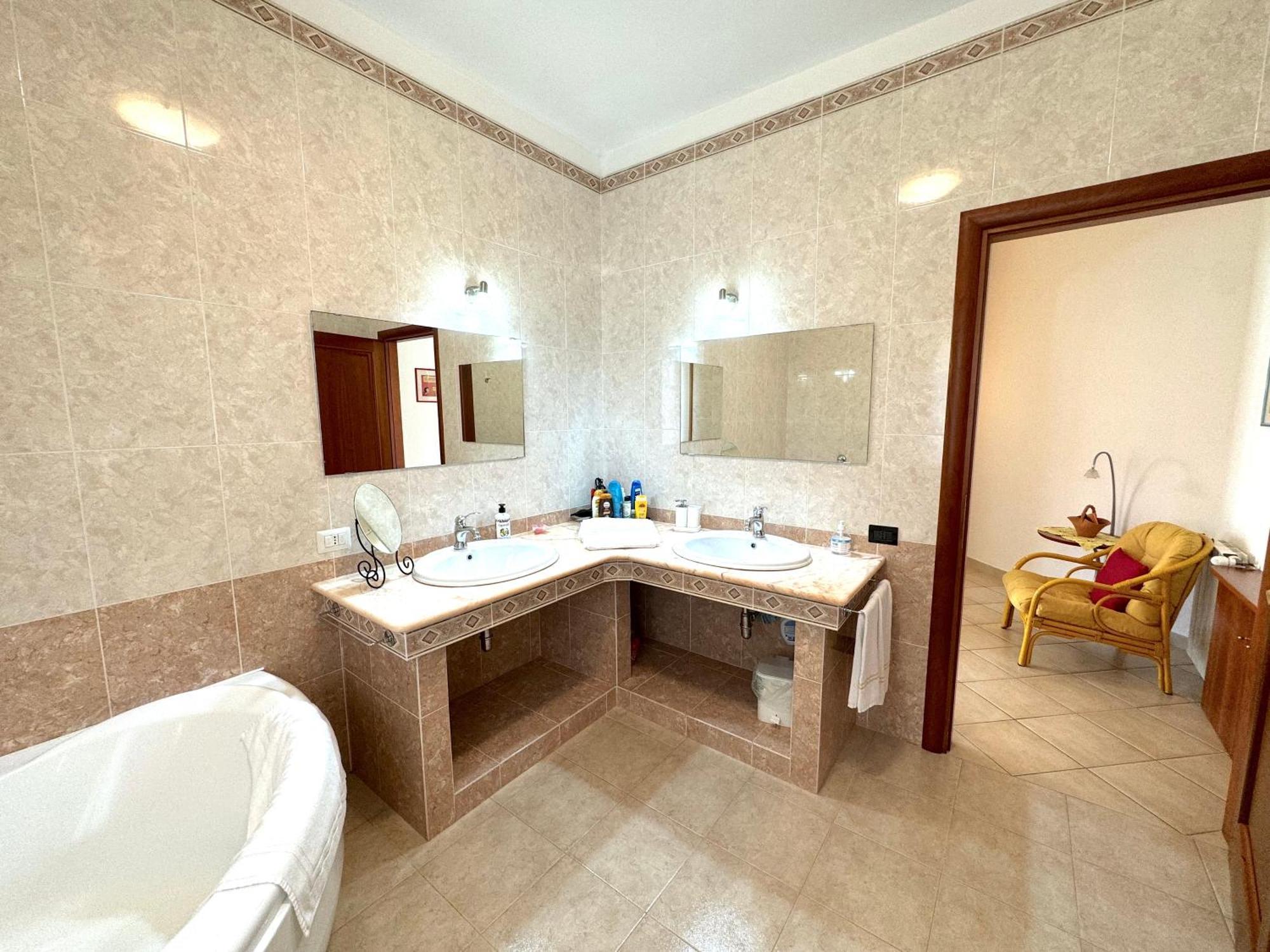 Rosa'S House - Zona Ospedaliera Apartment Каляри Екстериор снимка